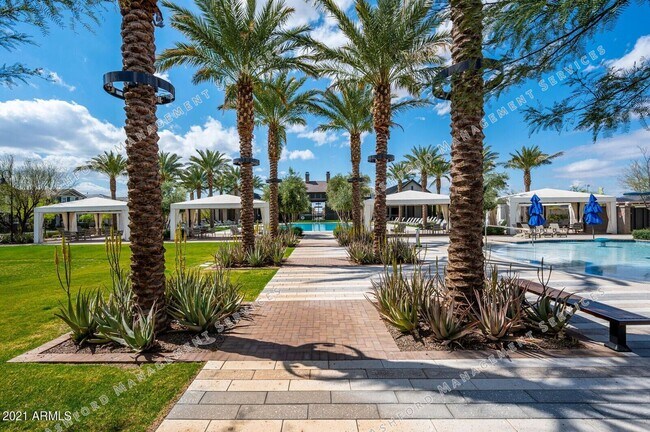 Building Photo - Luxury 3-Bedroom Townhome with Rooftop Dec...
