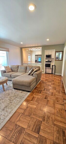 Building Photo - 3244 Hackett Ave