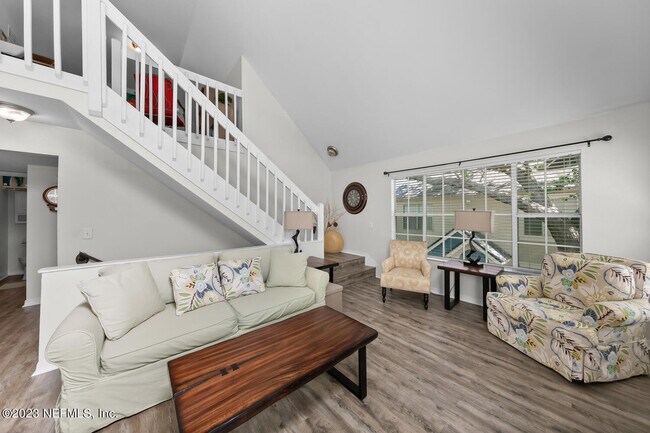 Building Photo - 13703 Richmond Park Dr N