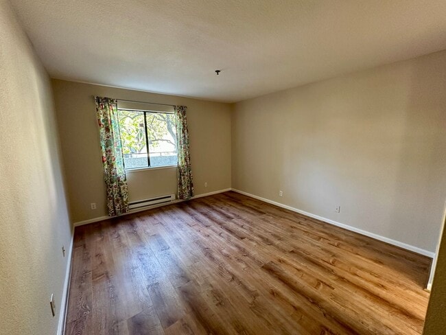 Building Photo - Cupertino Villas Condo