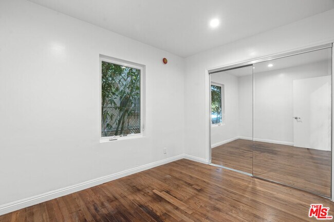 Building Photo - 616 Sunset Ave