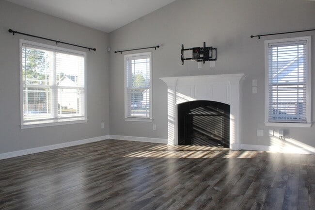 Building Photo - 228 Planters Ridge Dr