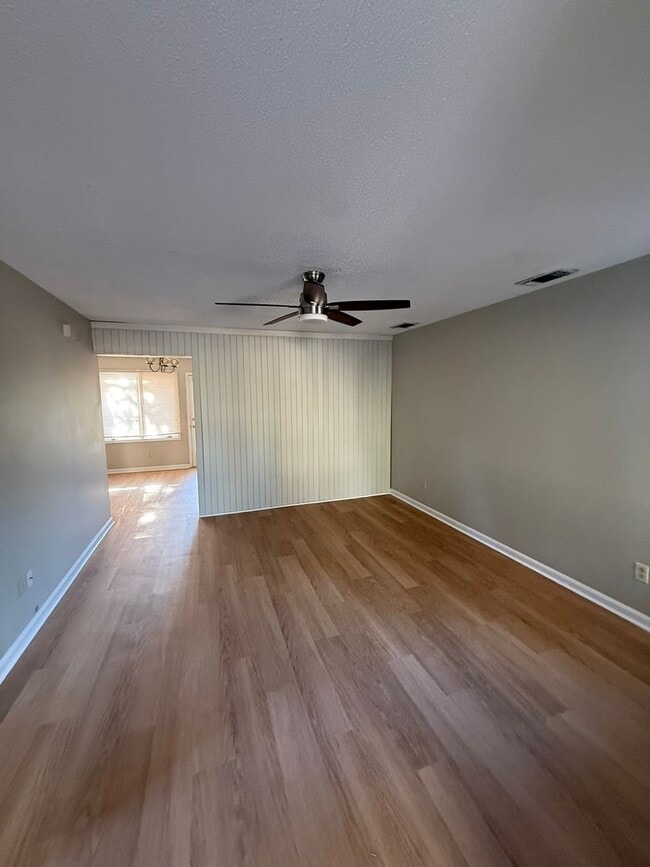 Building Photo - 2 Woodrum Pl