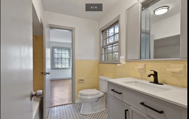 Building Photo - 236 E 60th St