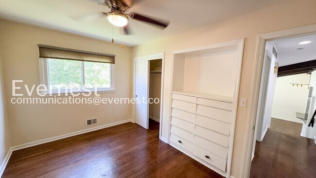 Building Photo - 7306 Larsen Ln