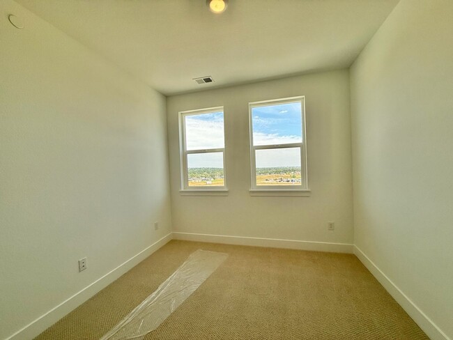 Building Photo - 825 Josephine Wy