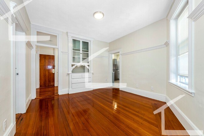 Building Photo - 44 Brackett St
