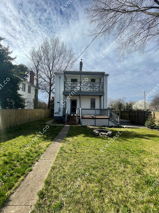 Building Photo - 2815 2nd Ave