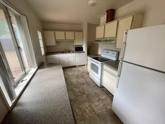 Building Photo - "Charming Bi Level Home, 3-Bed Oasis with 2 Baths in Boulder - Avail 8/15/26