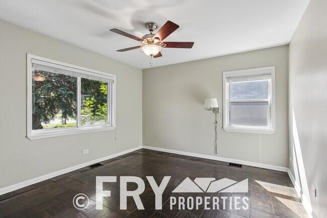 Building Photo - Charming University Hills Home with Oversized 2-Car Garage & Private Backyard