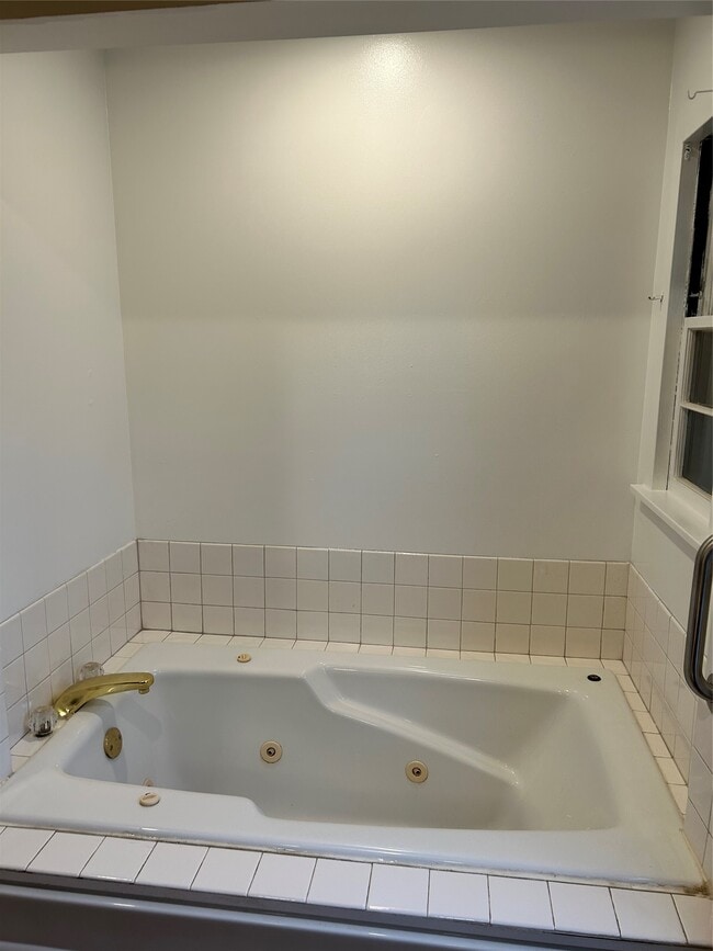 Building Photo - 74 Matthews St