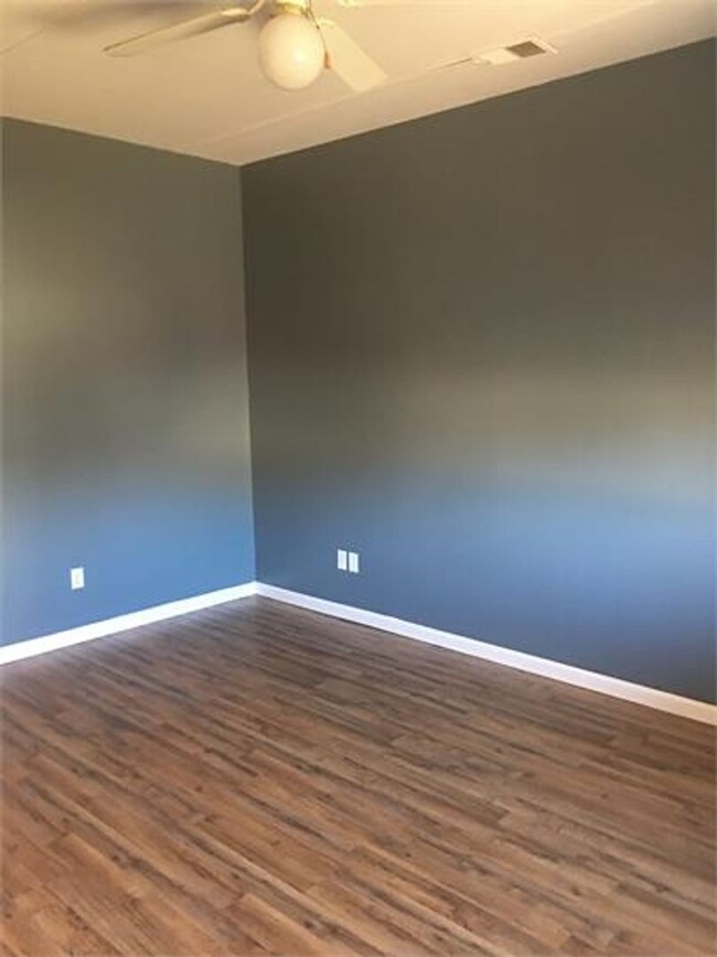 Building Photo - 110 Estes Dr