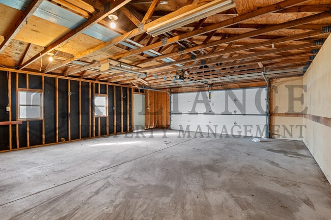 Building Photo - 918 N Clara St