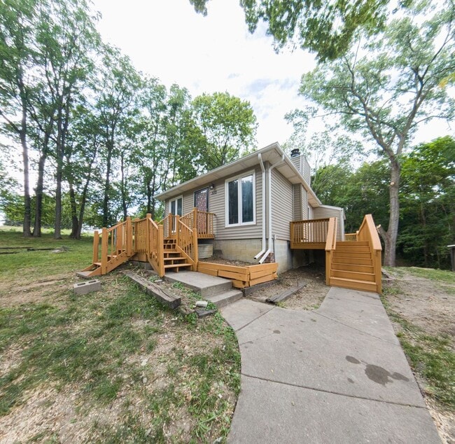 Building Photo - Updated 3 Bedroom 2.5 Bathrooms