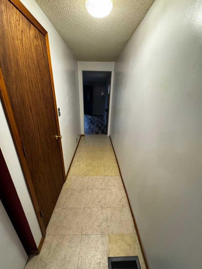 Building Photo - 935 Sheridan St