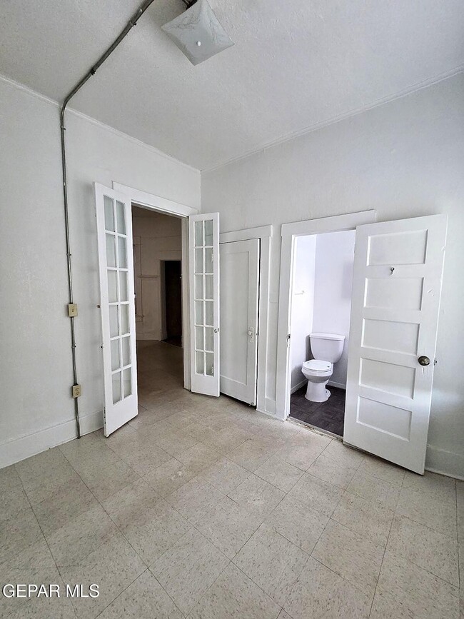 Building Photo - 1114 E Rio Grande Ave