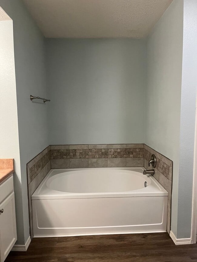 Building Photo - Fabulous 3 Bedroom Rental