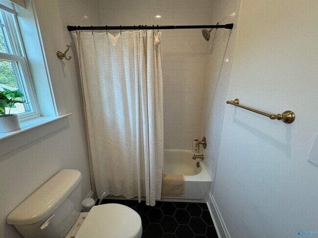 Building Photo - 133 Bienville St