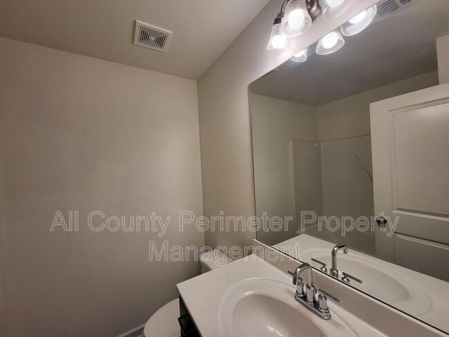 Building Photo - 5163 Madeline Pl