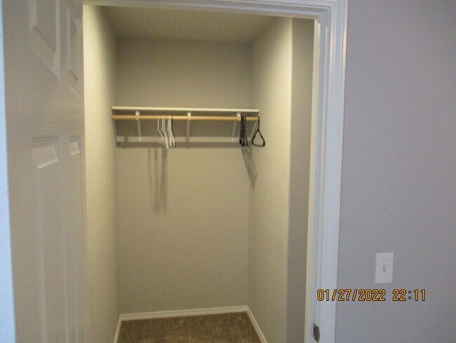 Building Photo - Beautifully remodeled 3 bed, 3 bath Duplex