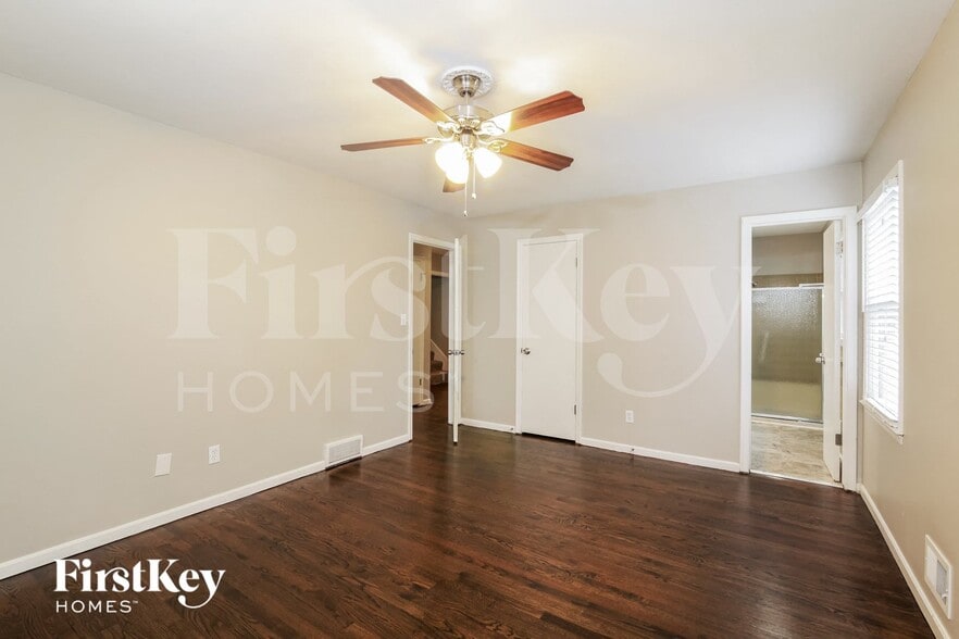 Building Photo - 9613 Beverly Dr