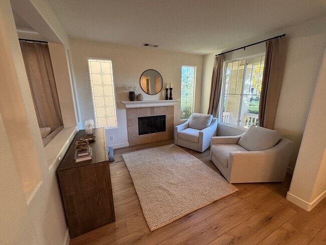 Building Photo - Beautiful 3-Bedroom Home with Loft and Ful...