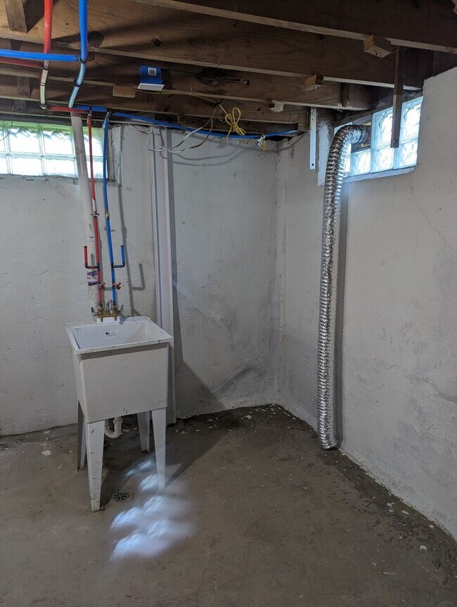 Building Photo - 5217 Neff-2 BED & 1 BATH FOR RENT