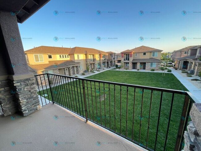 Building Photo - Half month FREE!!! Luxury and Convenience: Fully Equipped 3-Bedroom 2.5 Bathroom 2 car garage Con...