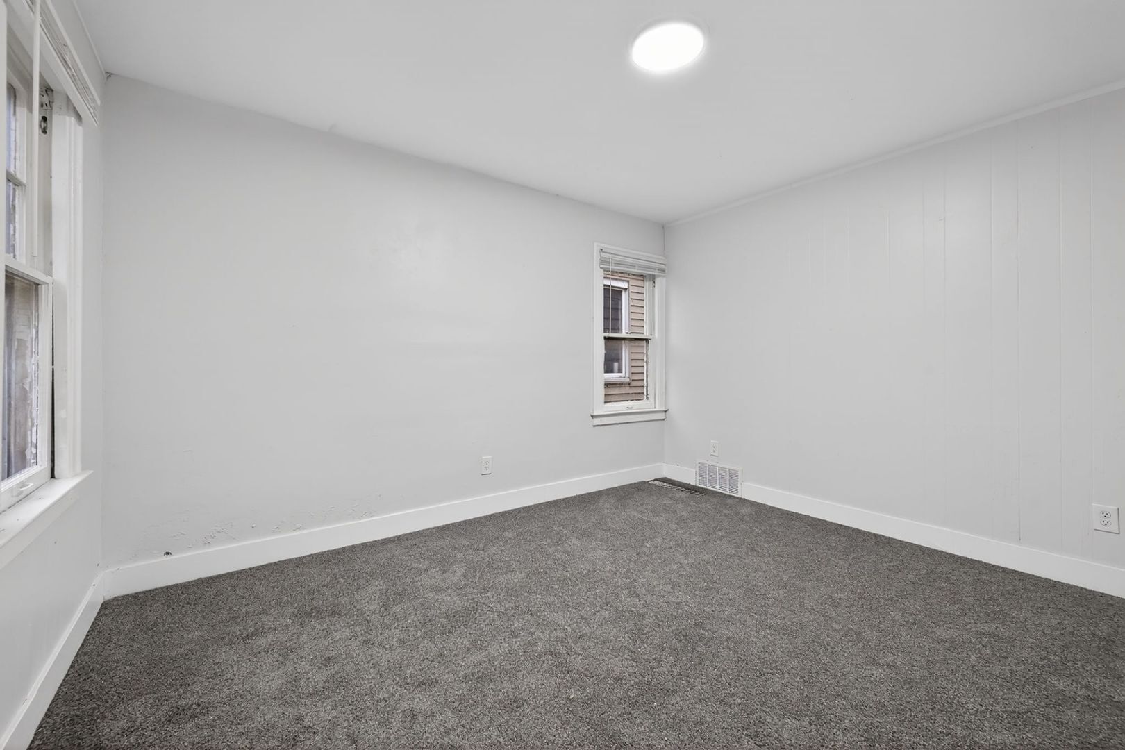 Building Photo - 16189 San Juan Dr