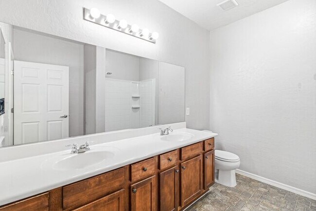 Building Photo - Beautiful townhouse for Rent!