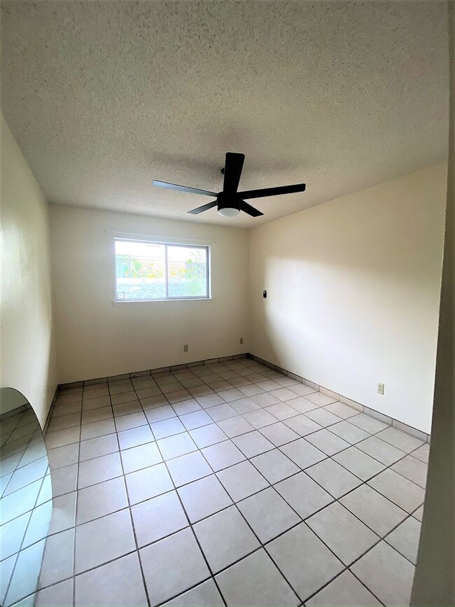 Building Photo - Large 4 Bedroom home with Garage and Enclosed backyard