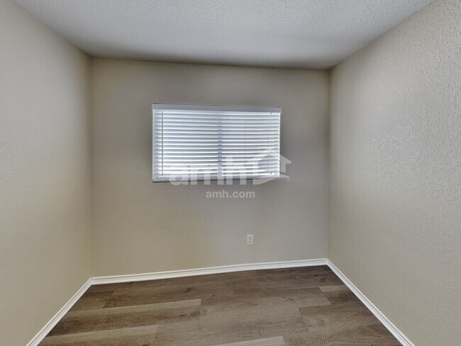 Building Photo - 3739 Hideaway Grn