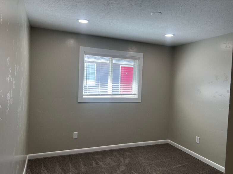 Building Photo - 1215 S Elder St