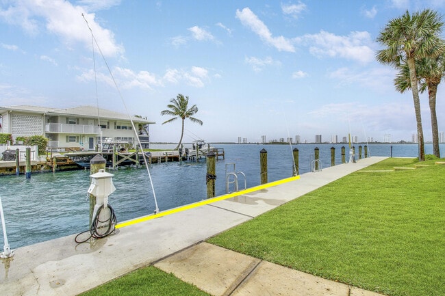 Building Photo - 1155 Lake Shore Dr