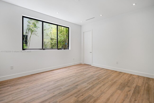 Building Photo - 2962 Coconut Ave