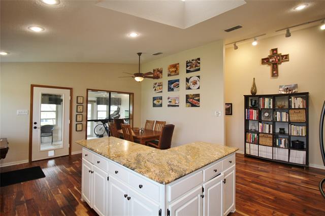 Building Photo - 18359 Hickory Cir