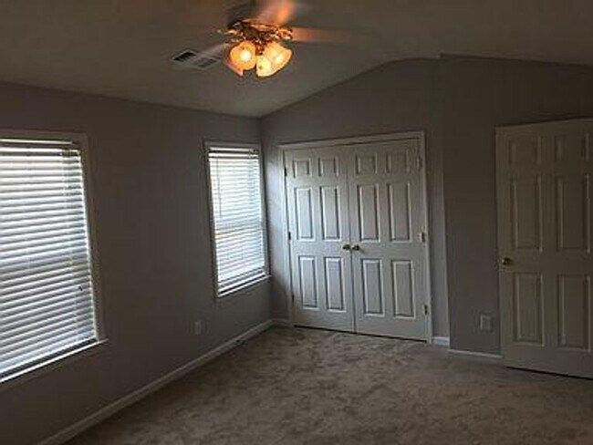 Building Photo - 76 Highoak Dr