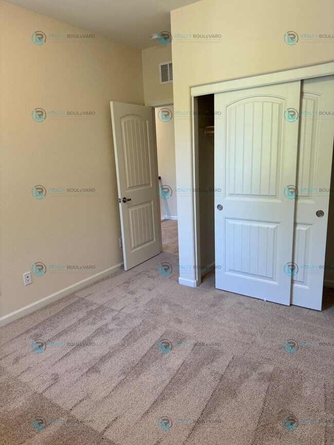 Building Photo - Luxury and Convenience Fully Equipped 3-Bedroom 2.5 Bathroom 2 Car Garage Townhome in Carson City