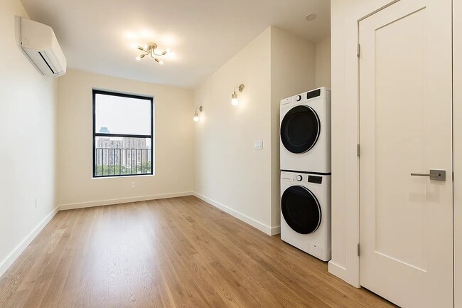 Building Photo - 524 W 134th St