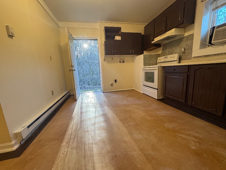 Building Photo - 706 Cherry Mountain St