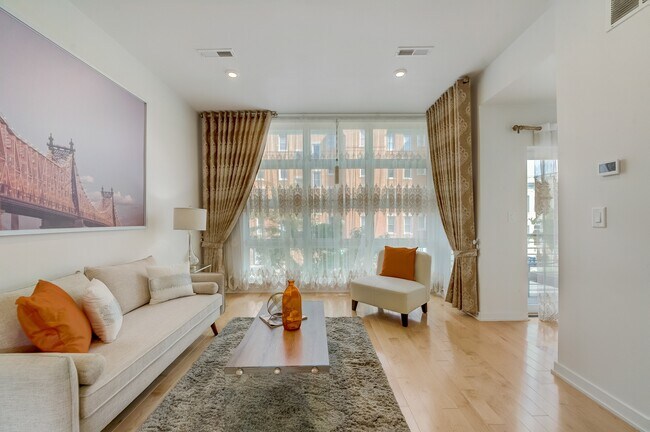 Living room - 30 Florida Ave NW