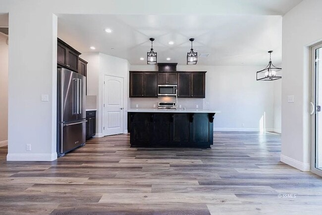 Building Photo - Charming 4-Bedroom Home with Modern Upgrad...