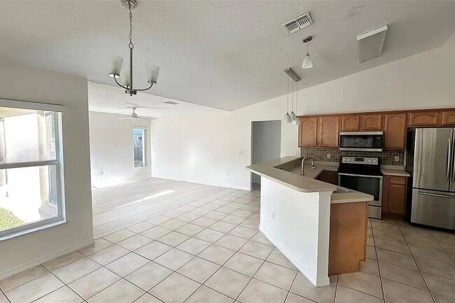 Building Photo - 826 Berry Hill Cir