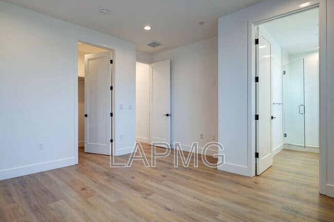 Building Photo - 4507 Saturn St