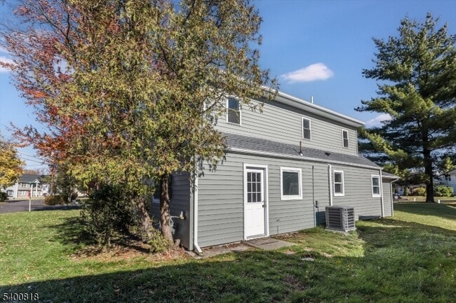 Building Photo - 1 Pine Ct