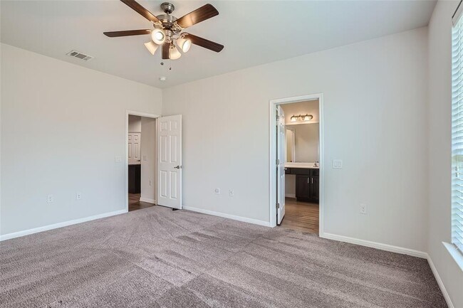 Building Photo - 821 Durness Dr