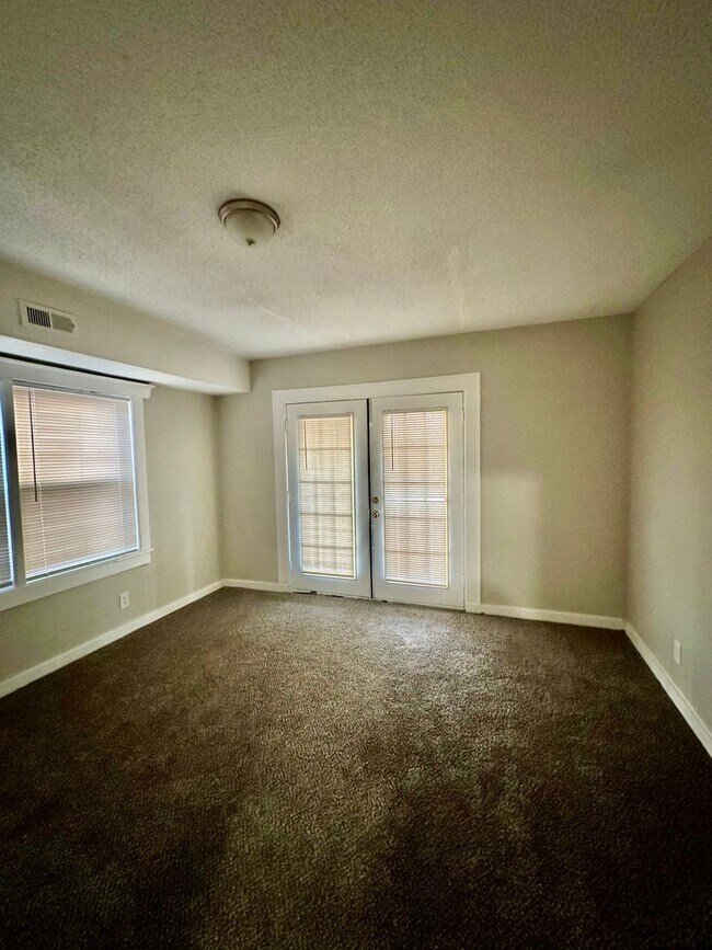 Building Photo - 2617 Benton Blvd