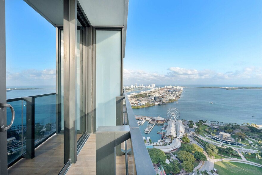 Building Photo - 398 NE 5th St