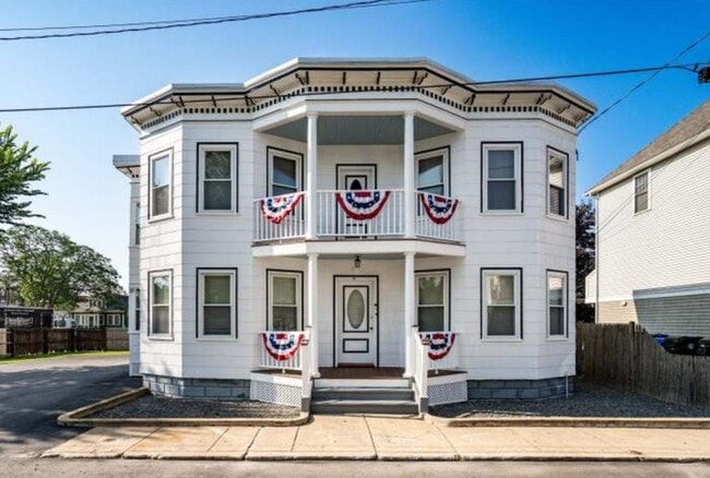 Building Photo - 33 Krakow Ave