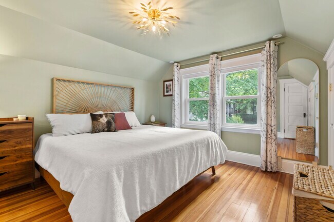 Building Photo - 94 Appleton St